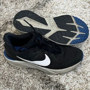 Nike Black & Blue Running Sneakers with White Swoosh. Youth size 5.5